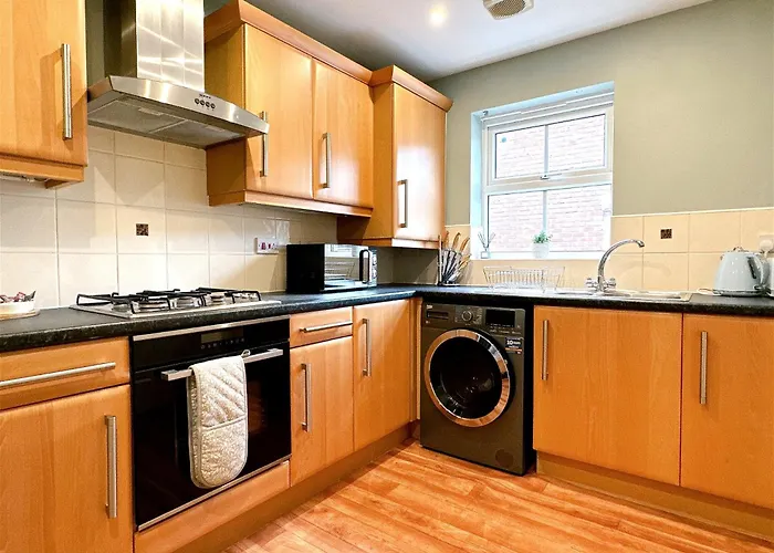 Cute Townhouse With Parking Space In Village Near Leeds & York