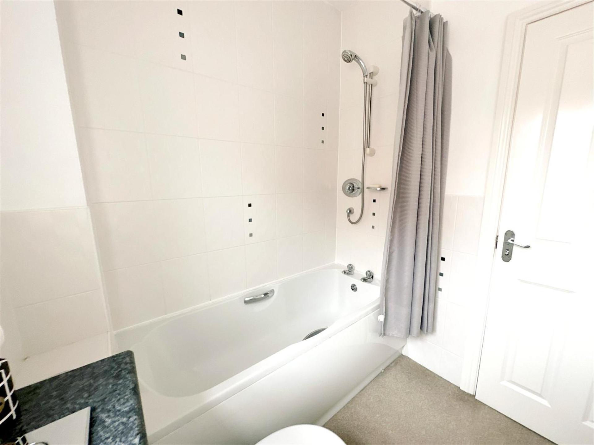 Cute Townhouse With Parking Space In Village Near Leeds & York Holiday home
