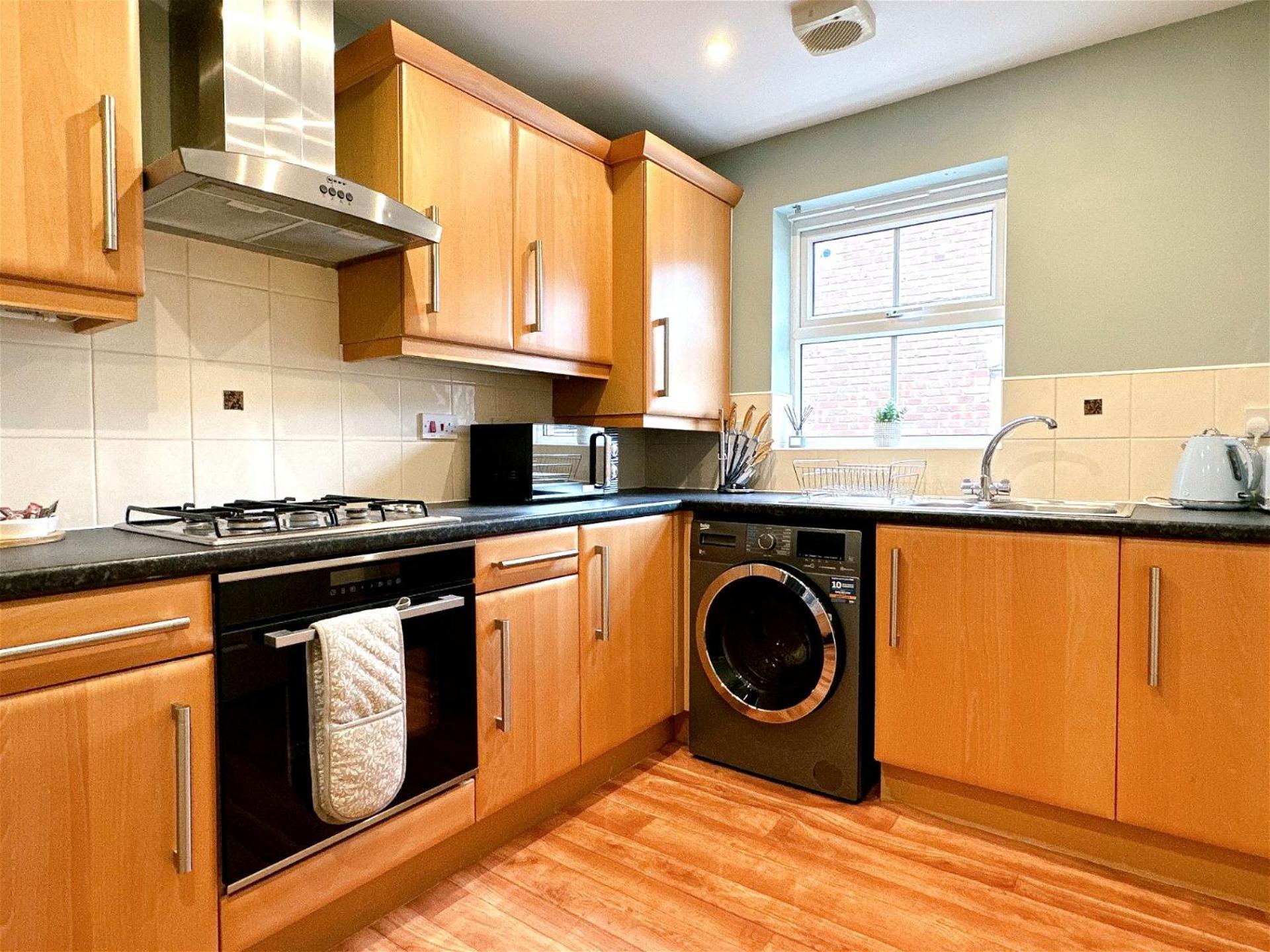 Cute Townhouse With Parking Space In Village Near Leeds & York Holiday home *