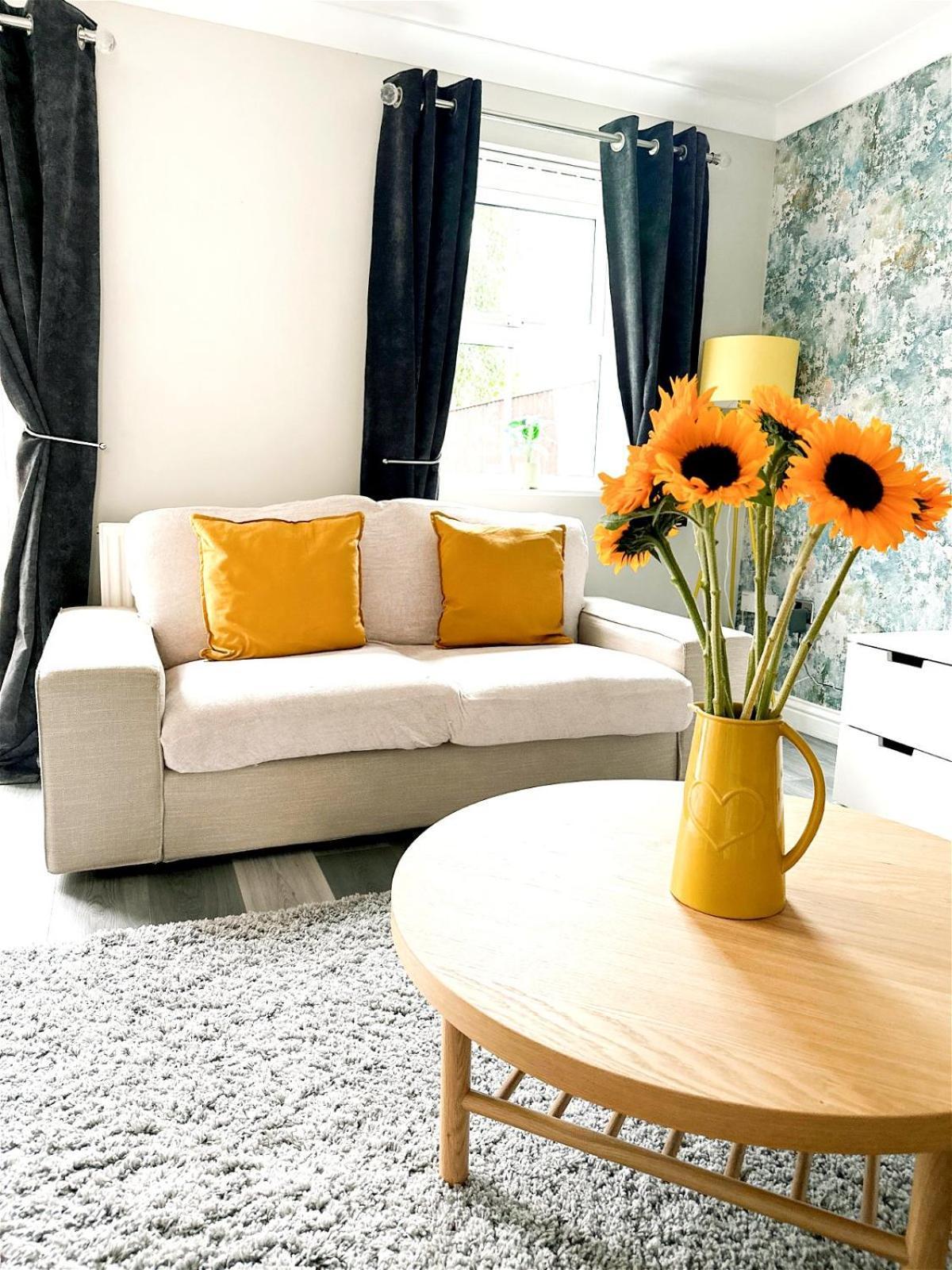 Cute Townhouse With Parking Space In Village Near Leeds & York Leeds (West Yorkshire)