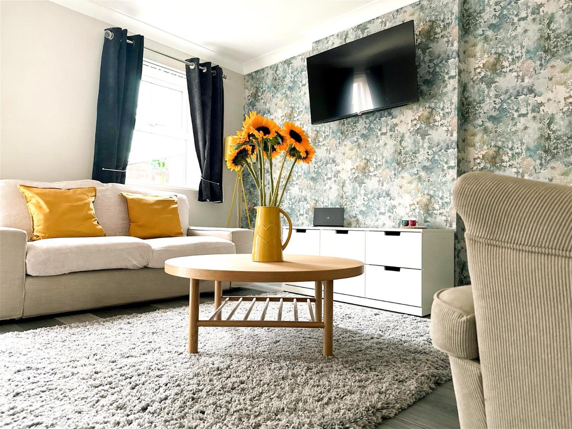 Cute Townhouse With Parking Space In Village Near Leeds & York Holiday home